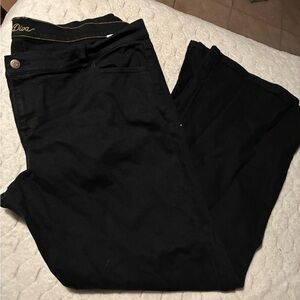 🌻Old Navy- Diva Women's Elegant Black Flare Jeans